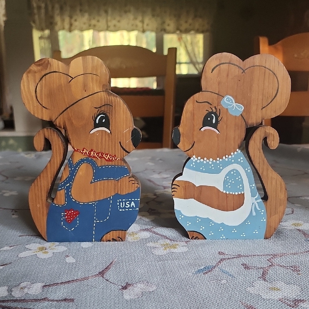 Charming Wooden Mouse Figurines - Brown and Blue